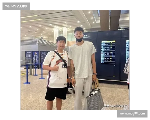 张镇麟顺利抵达上海浦东机场 与上海男篮正式会合开启新赛季征程